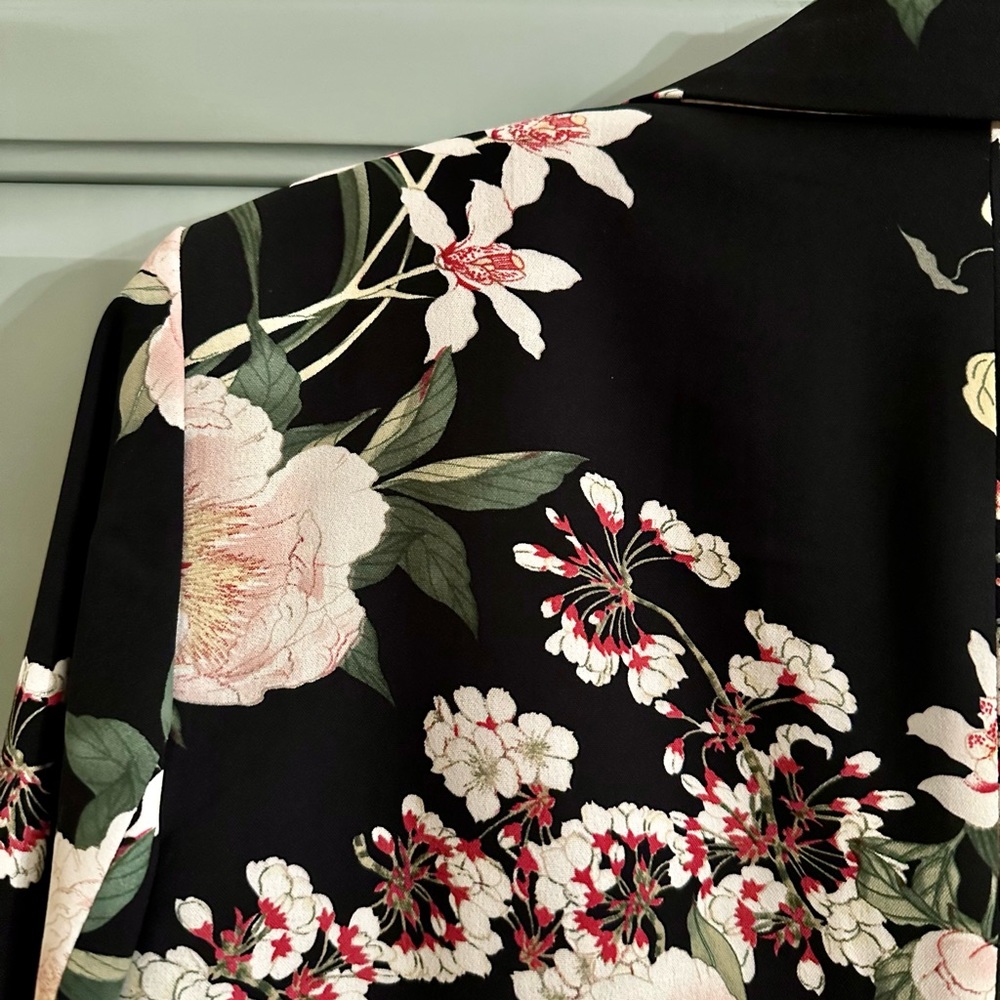 Jasmine & Juliana Black Floral Blazer - Picture 4 of 4